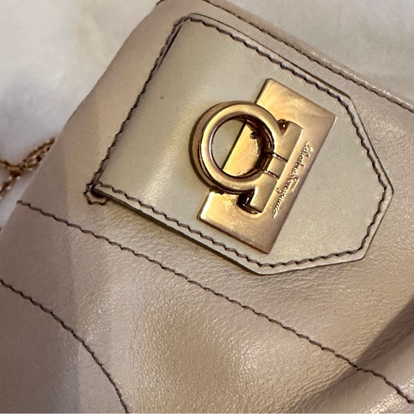 SALVATORE FERRAGAMO Gancini Logo Crossbody Bag - Picture 4 of 10